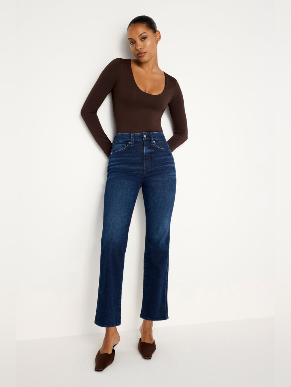 Good American Always Fits Good Curve
Straight Jeans, Dark Indigo, Size 2/26